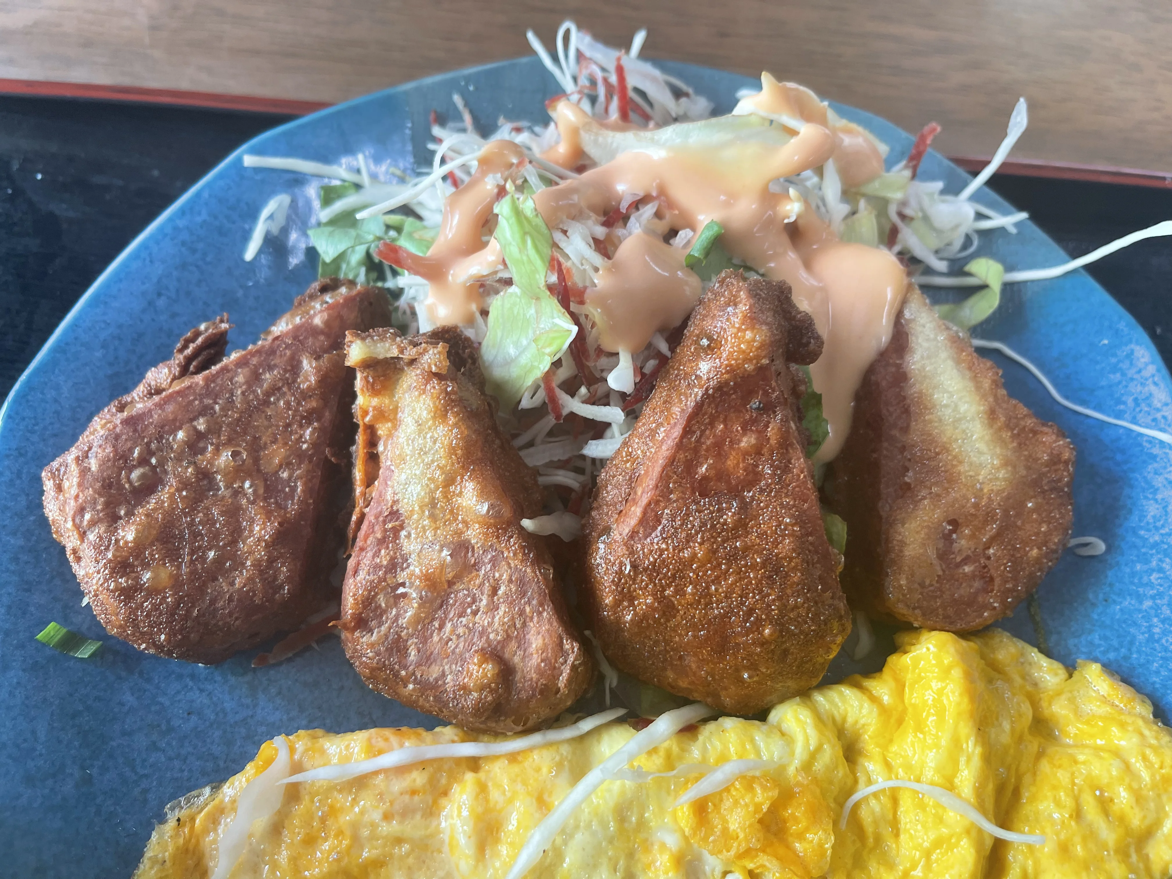 揚げたポークと玉子焼き